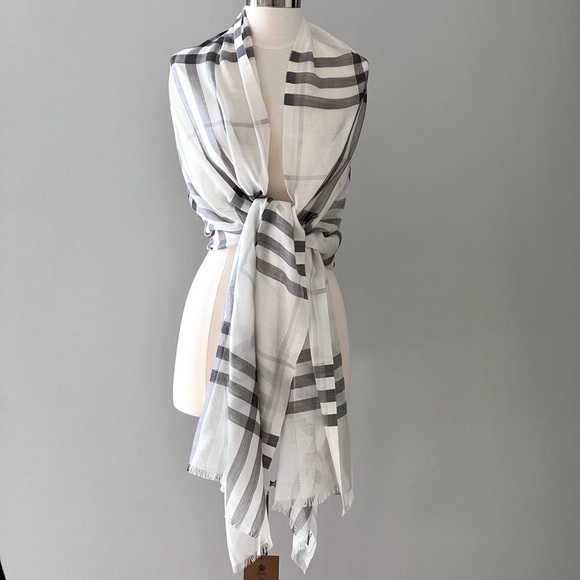 Burberry Giant Check Gauze Scarf in White Light Grey - Picture 4 of 9